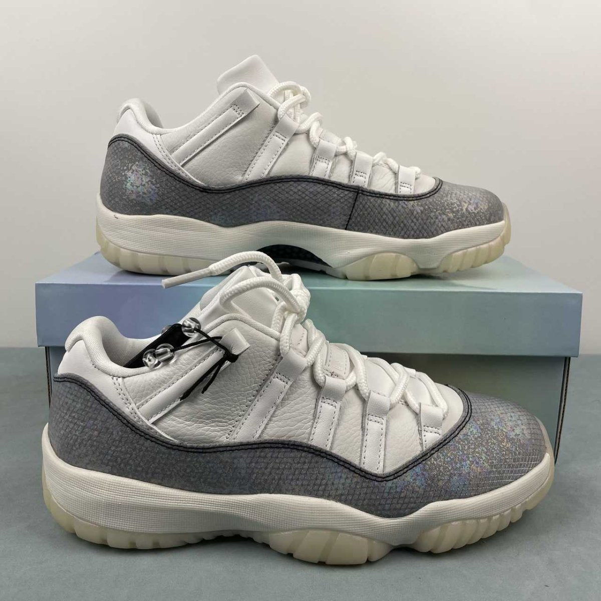 AIR JORDAN 11 RETRO x LNY - Sin Sity Reps