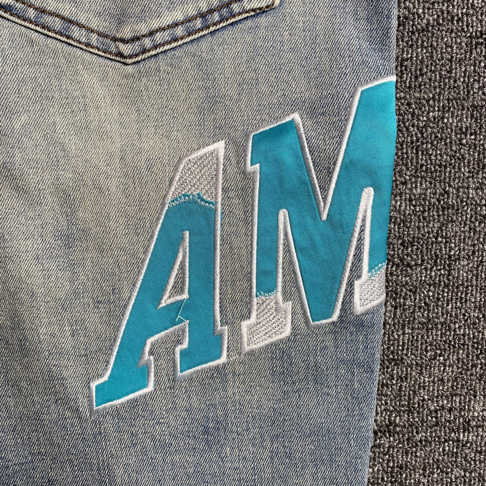 AMIRI VARSITY LOGO JEANS - Sin Sity Reps