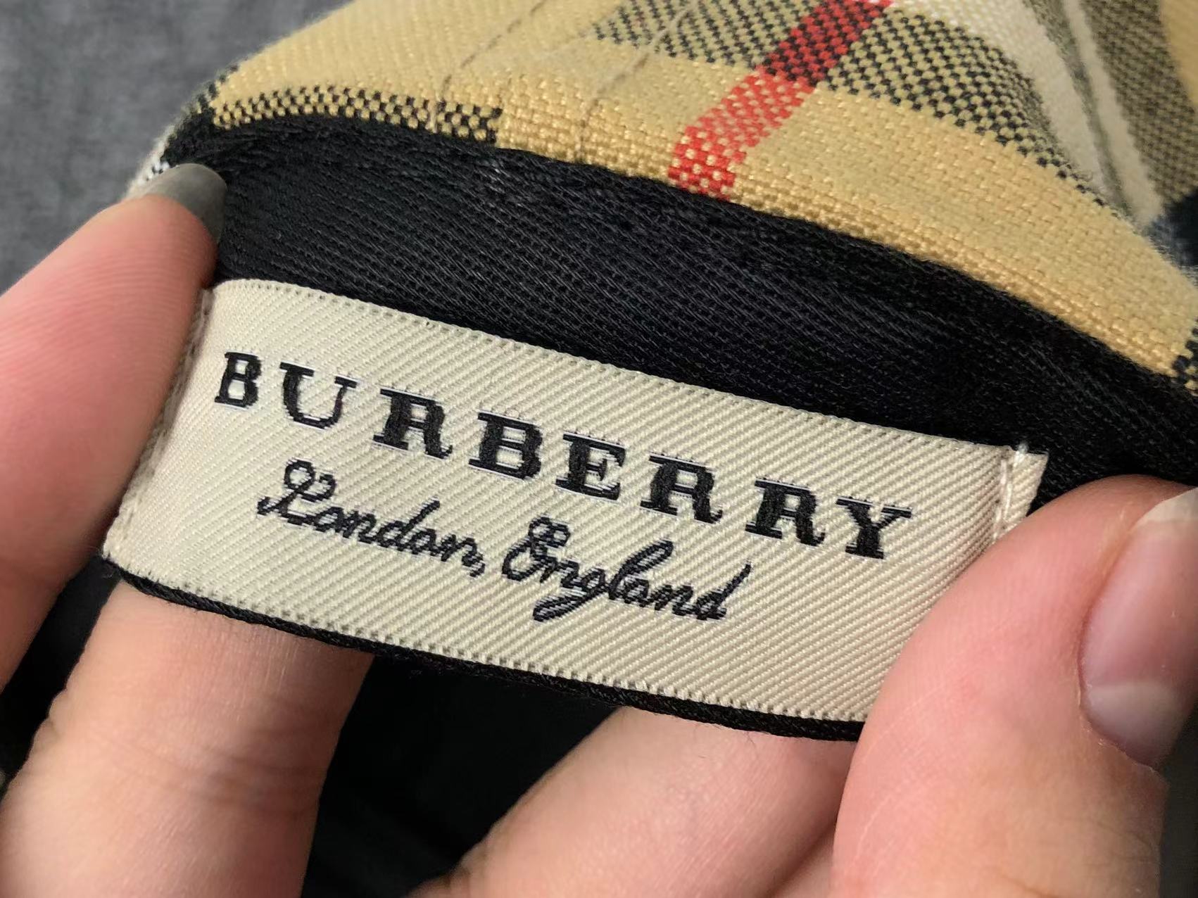 BURBERRY CHECKERED PRINT CAP WHITE LOGO - Sin Sity Reps