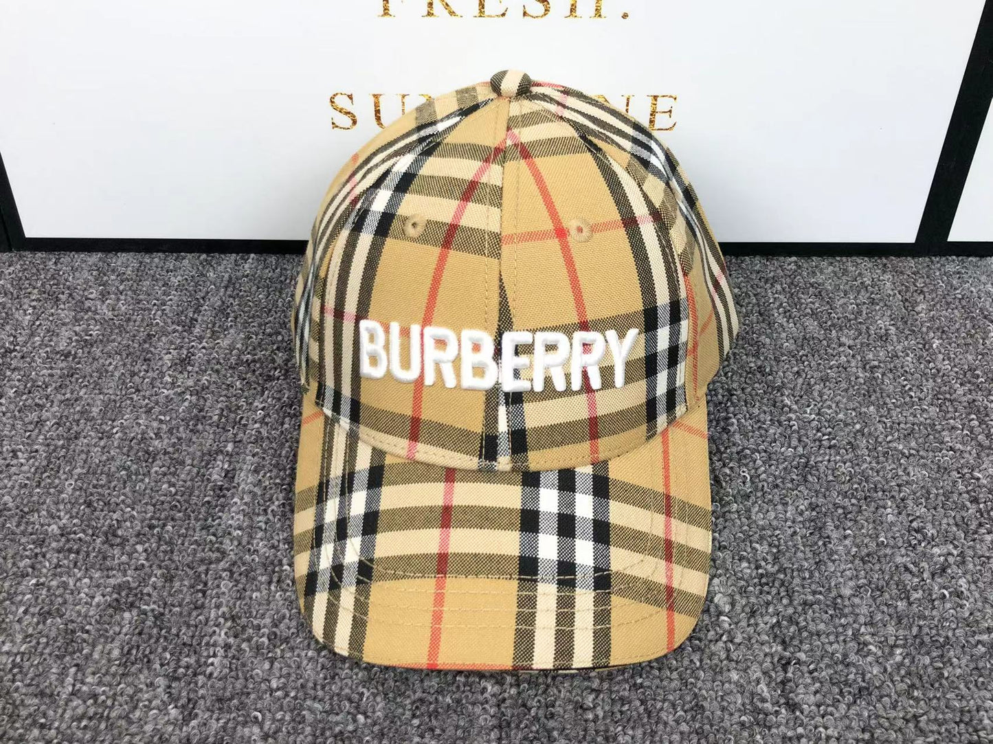 BURBERRY CHECKERED PRINT CAP WHITE LOGO - Sin Sity Reps