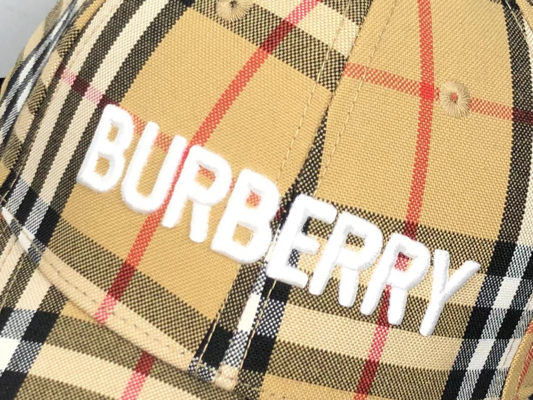 BURBERRY CHECKERED PRINT CAP WHITE LOGO - Sin Sity Reps