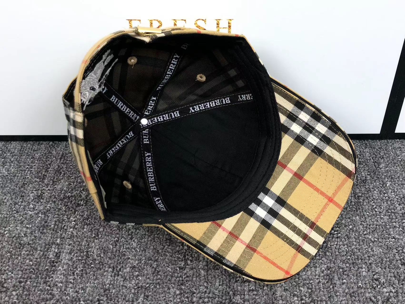 BURBERRY CHECKERED PRINT CAP WHITE LOGO - Sin Sity Reps