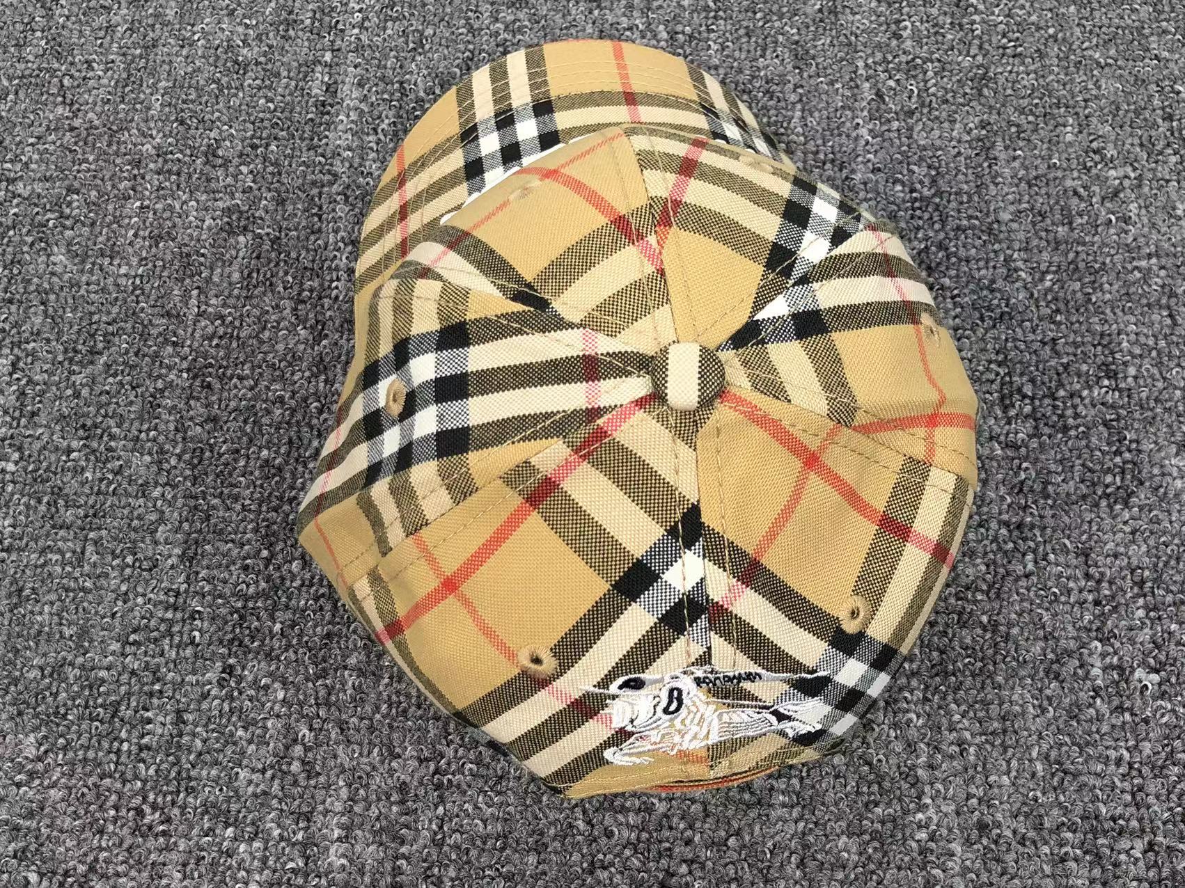 BURBERRY CHECKERED PRINT CAP WHITE LOGO - Sin Sity Reps