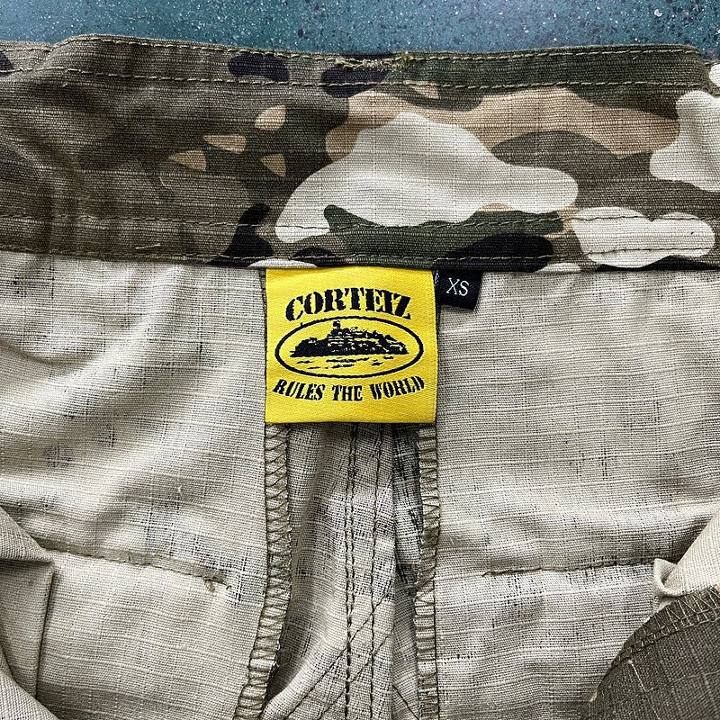 CORTEIZ CARGO PANTS CAMO - Sin Sity Reps