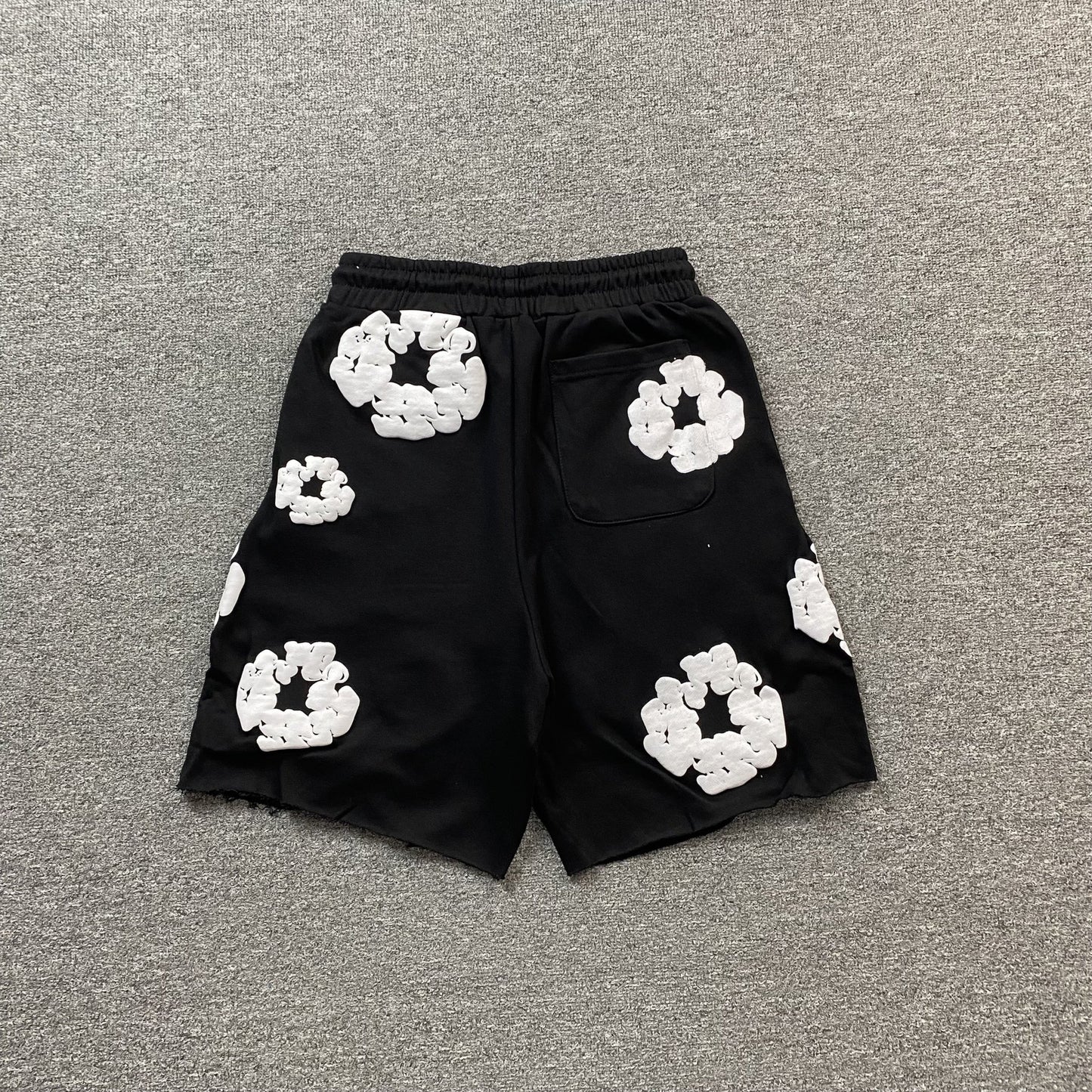 DENIM TEARS COTTON WREATH SHORTS BLACK - Sin Sity Reps