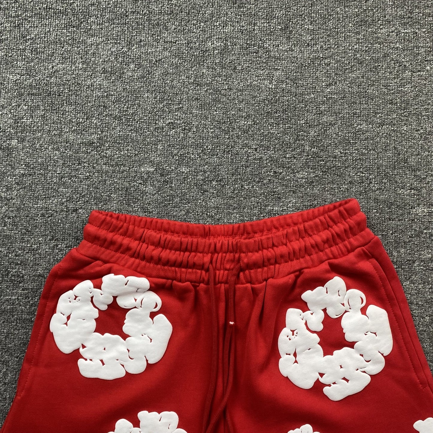 DENIM TEARS COTTON WREATH SHORTS RED - Sin Sity Reps