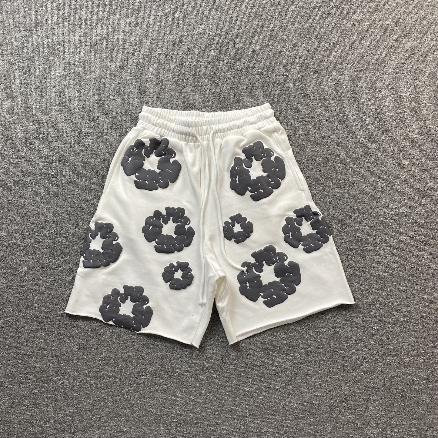 DENIM TEARS COTTON WREATH SHORTS WHITE - Sin Sity Reps