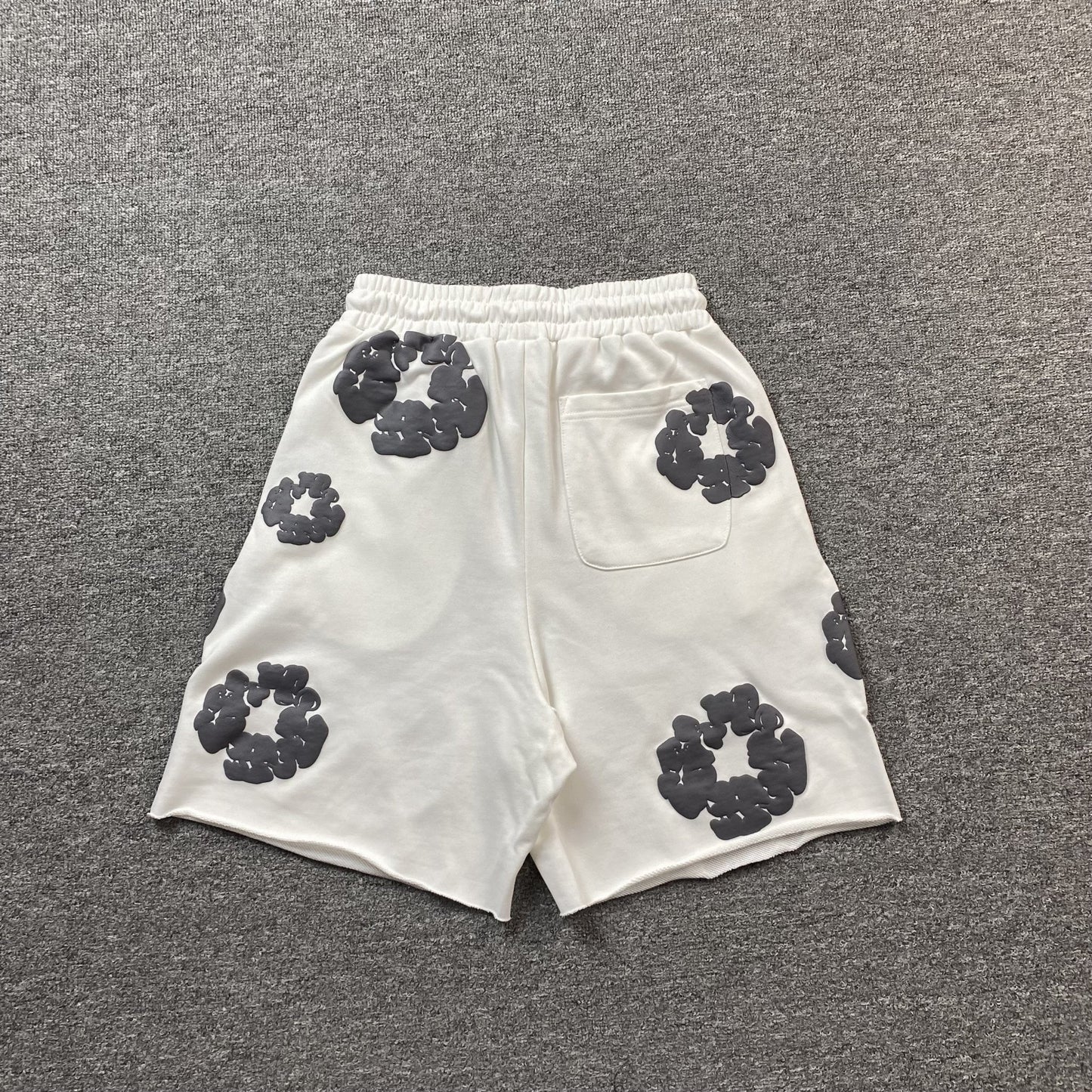 DENIM TEARS COTTON WREATH SHORTS WHITE - Sin Sity Reps