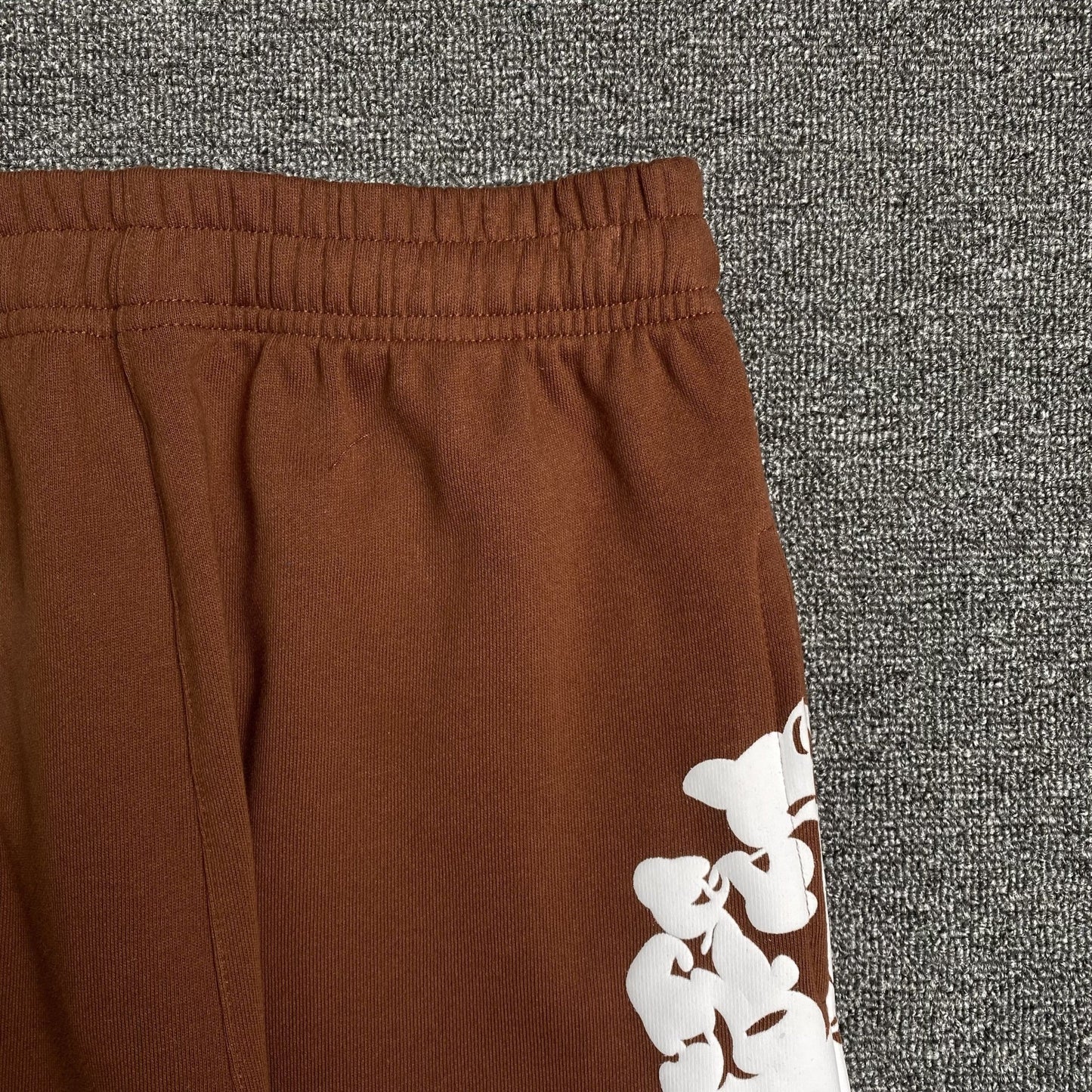 DENIM TEARS COTTON WREATH SWEATPANTS BROWN - Sin Sity Reps