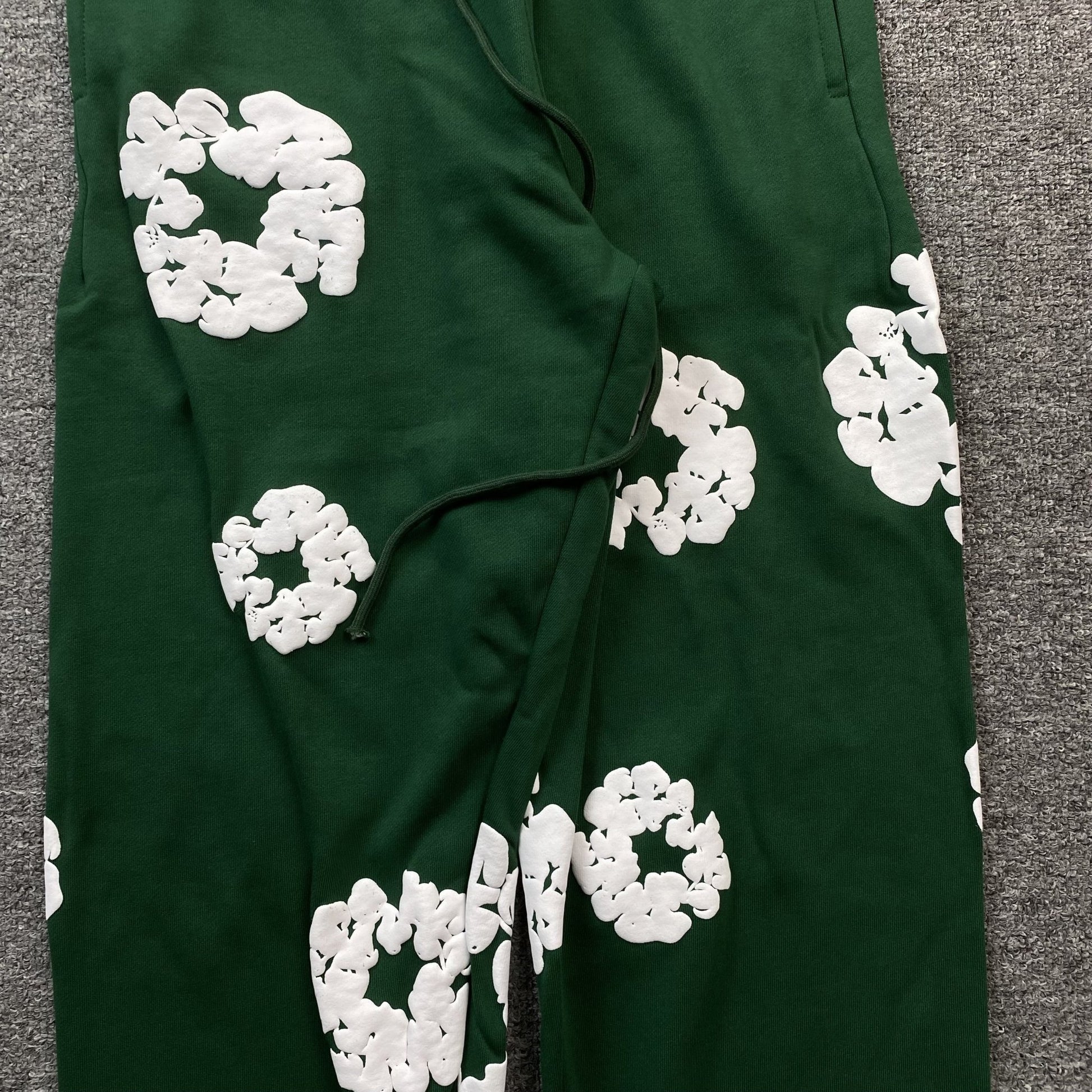 DENIM TEARS COTTON WREATH SWEATPANTS DARK GREEN - Sin Sity Reps