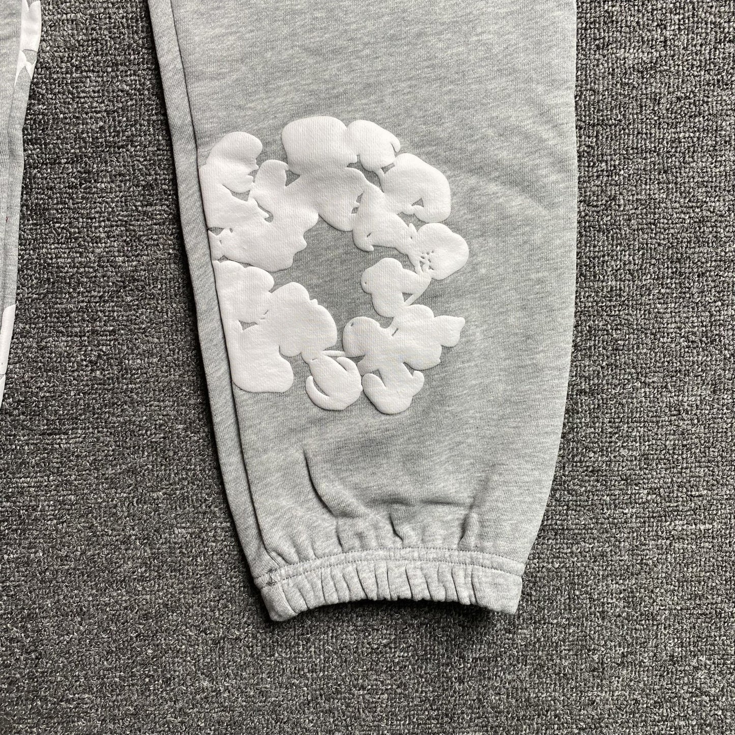 DENIM TEARS COTTON WREATH SWEATPANTS GREY - Sin Sity Reps