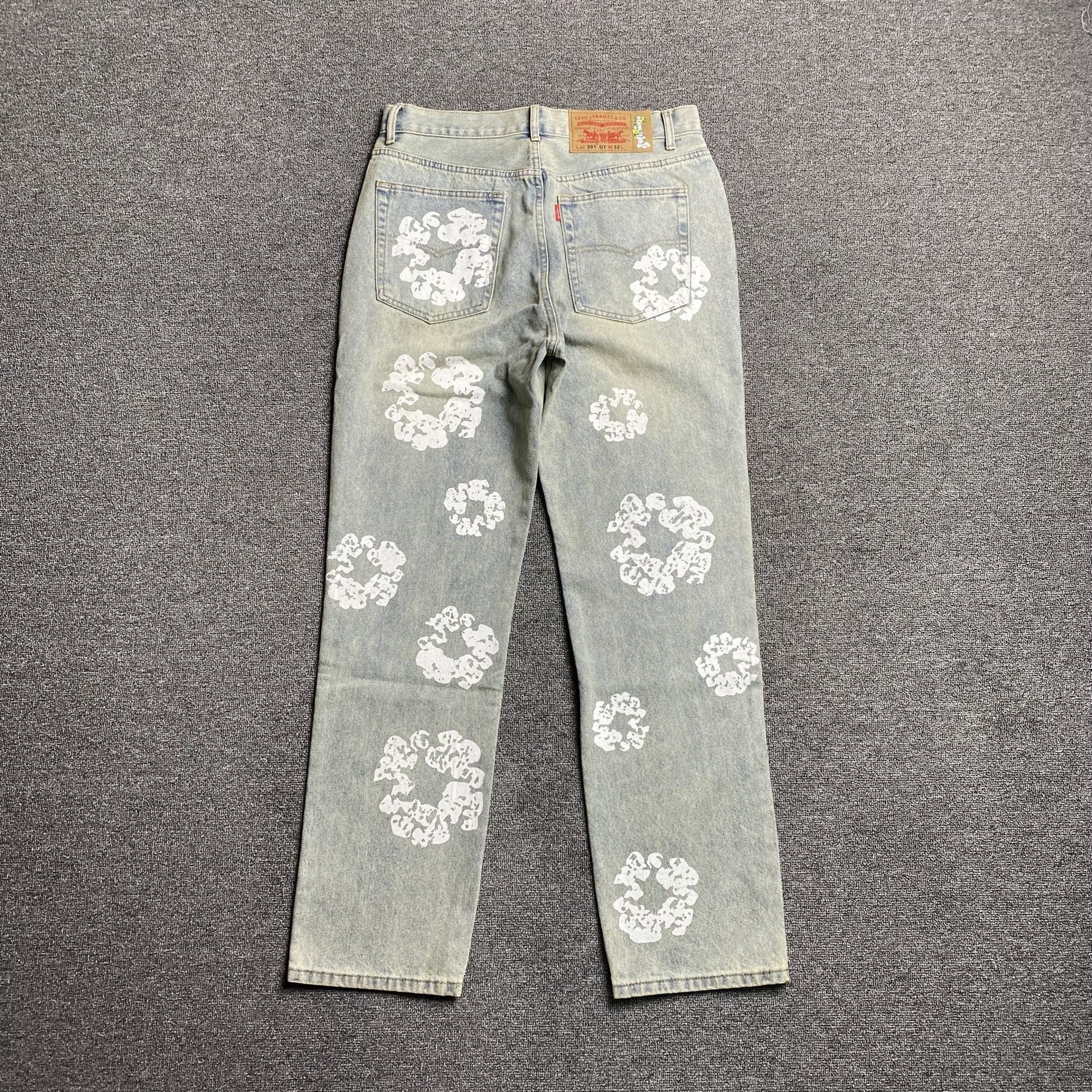 DENIM TEARS x LEVI'S DIRTY WASH WREATH JEANS LIGHT WASH - Sin Sity Reps