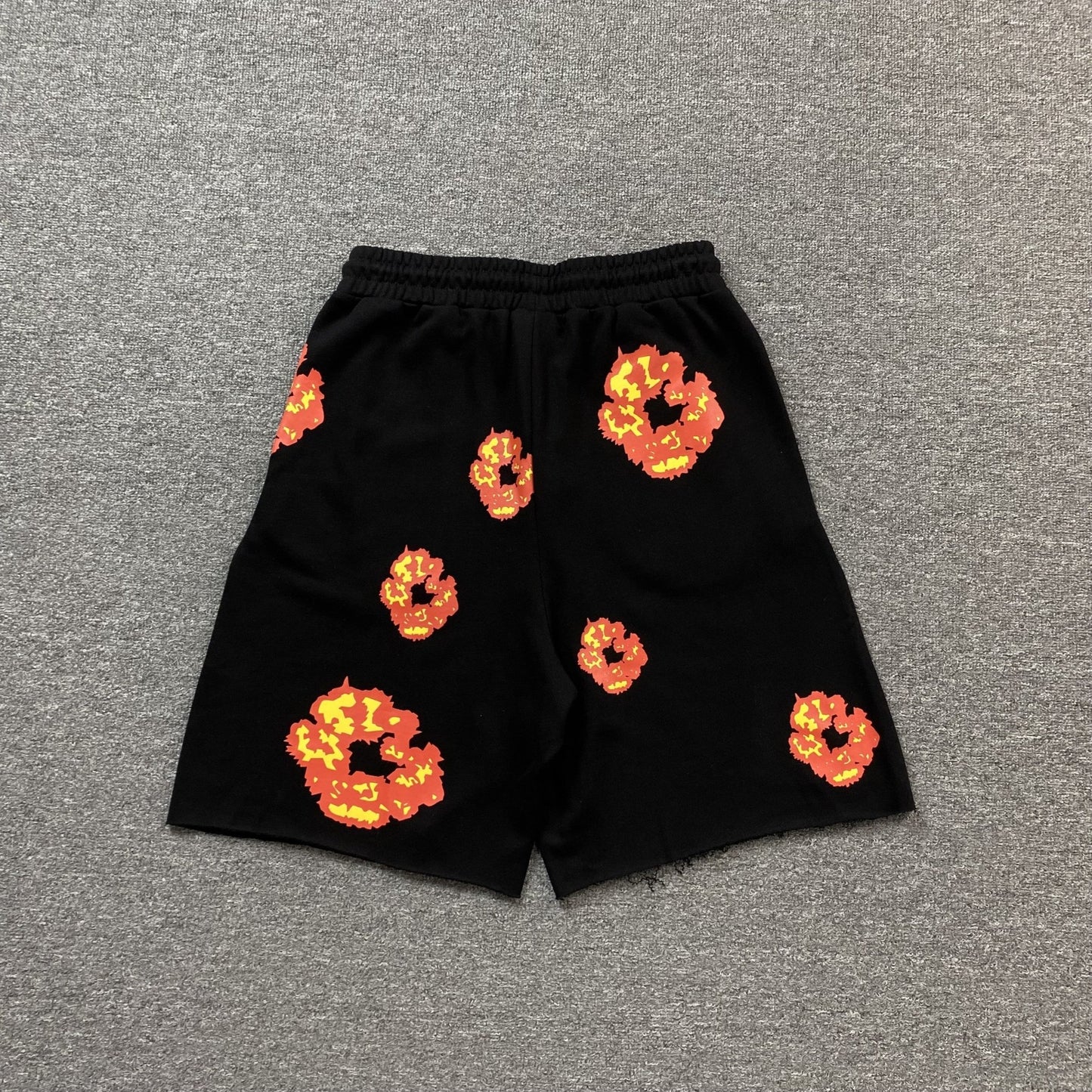 DENIM TEARS x OFFSET COTTON WREATH SHORTS BLACK - Sin Sity Reps