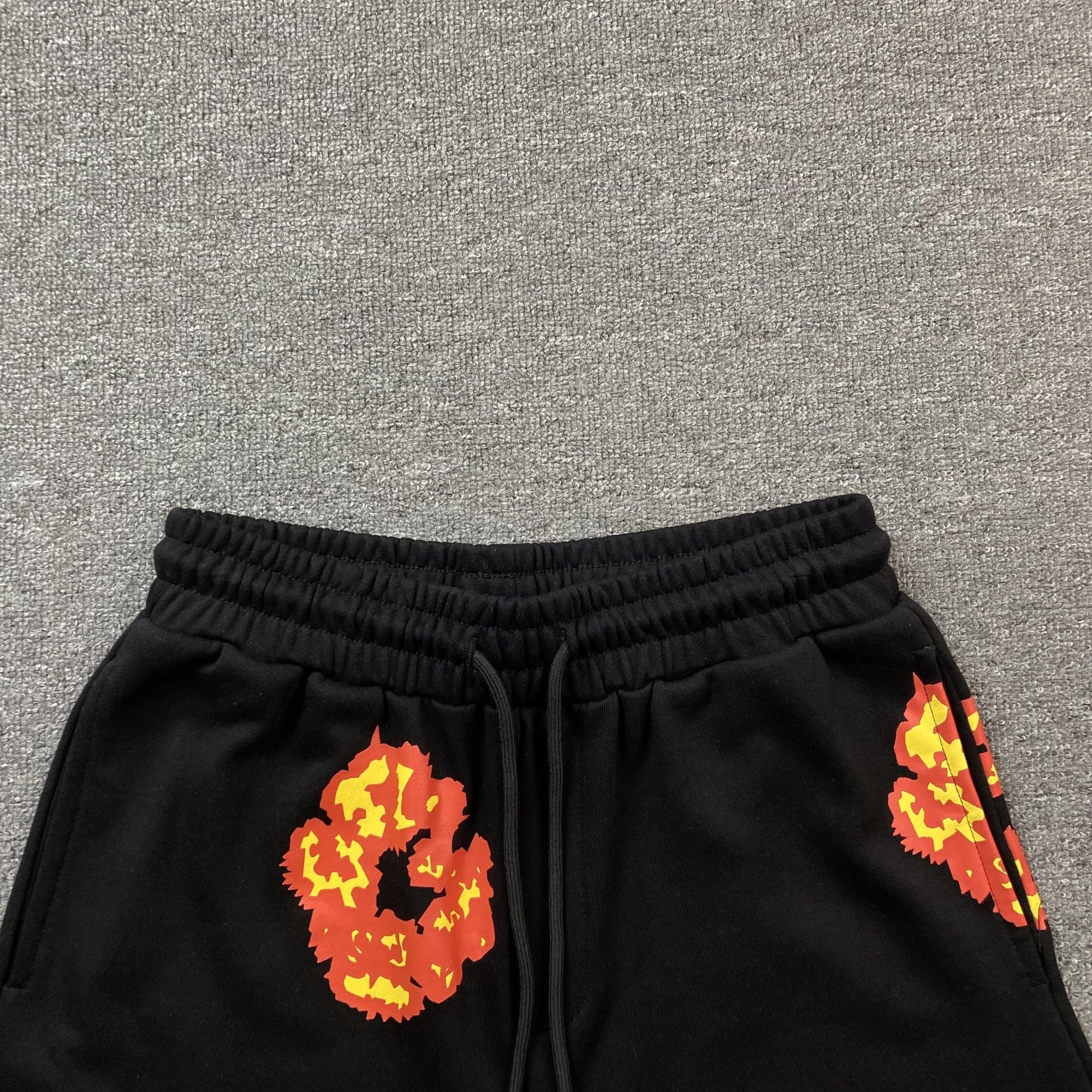 DENIM TEARS x OFFSET COTTON WREATH SHORTS BLACK - Sin Sity Reps