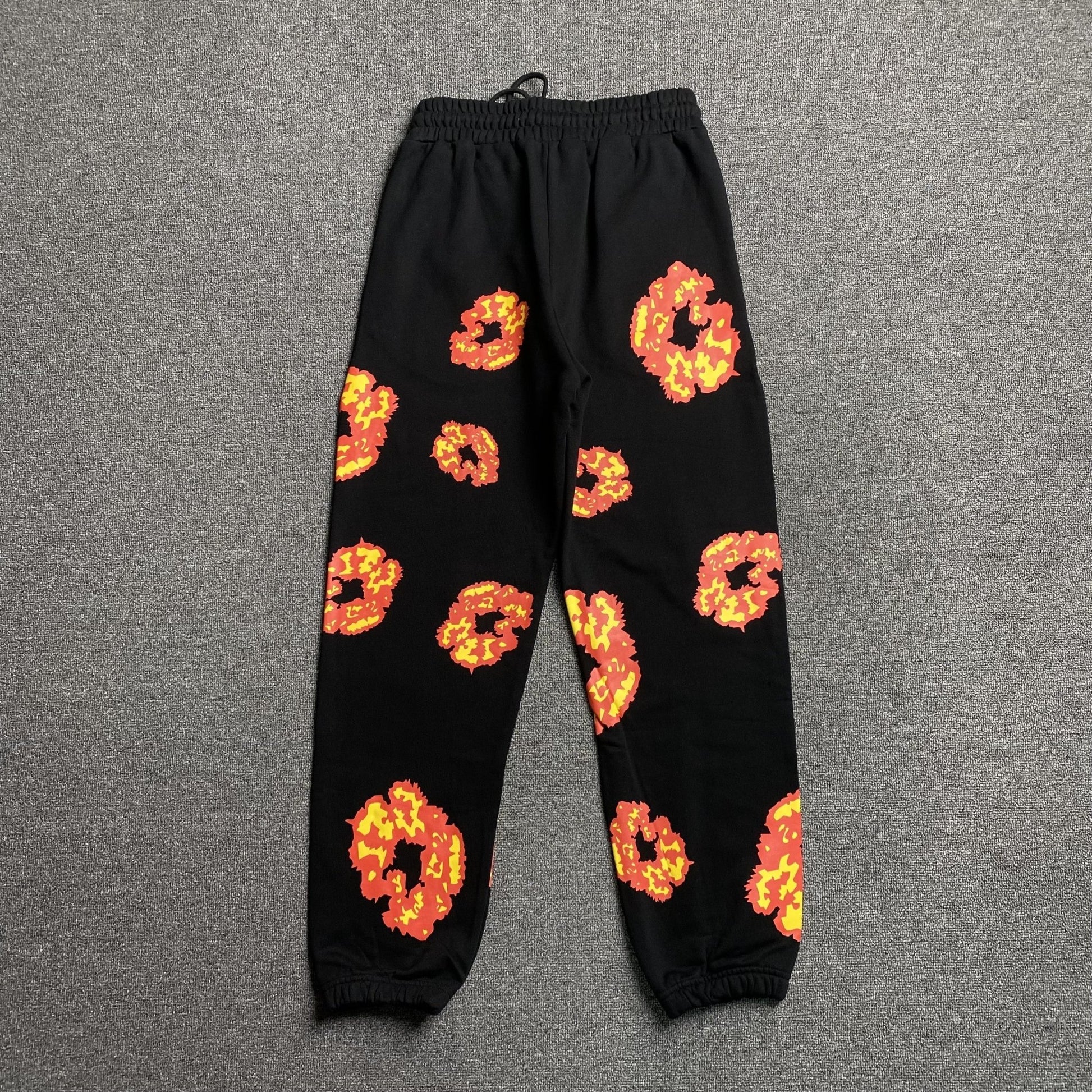 DENIM TEARS x OFFSET WREATH SWEATPANTS BLACK - Sin Sity Reps