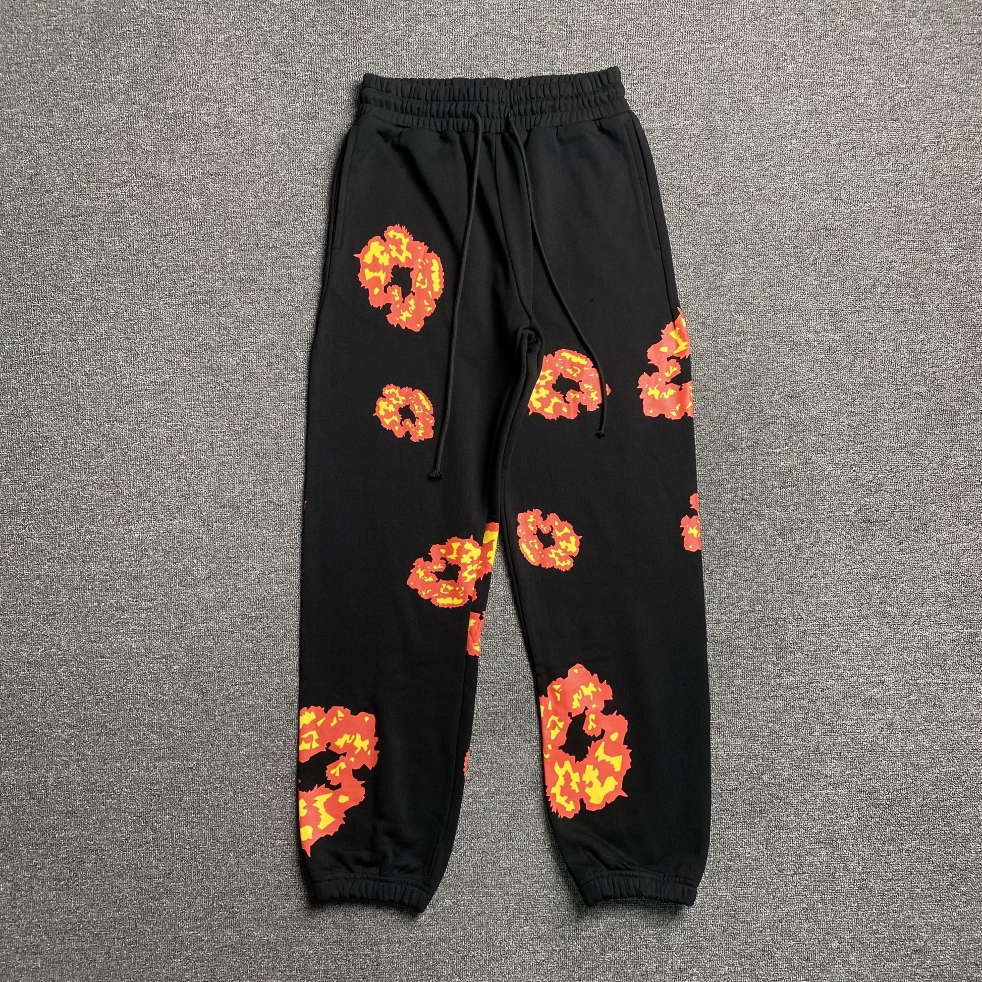 DENIM TEARS x OFFSET WREATH SWEATPANTS BLACK - Sin Sity Reps