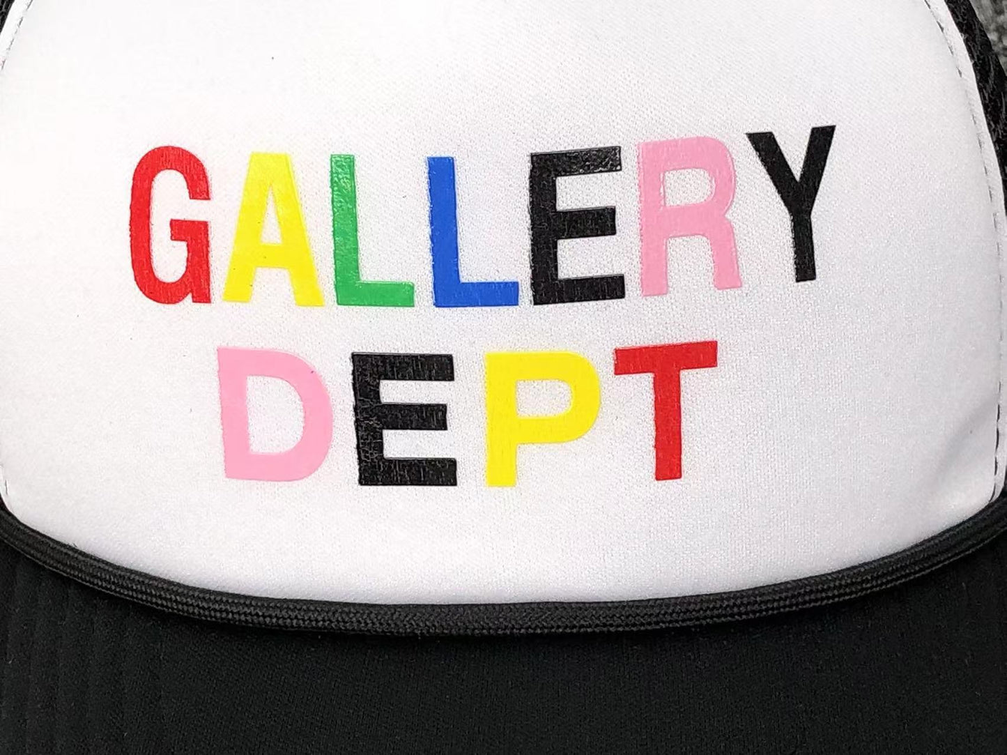 GALLERY DEPT. BEVERLY HILLS LOGO PRINT TRUCKER HAT MULTICOLOR - Sin Sity Reps