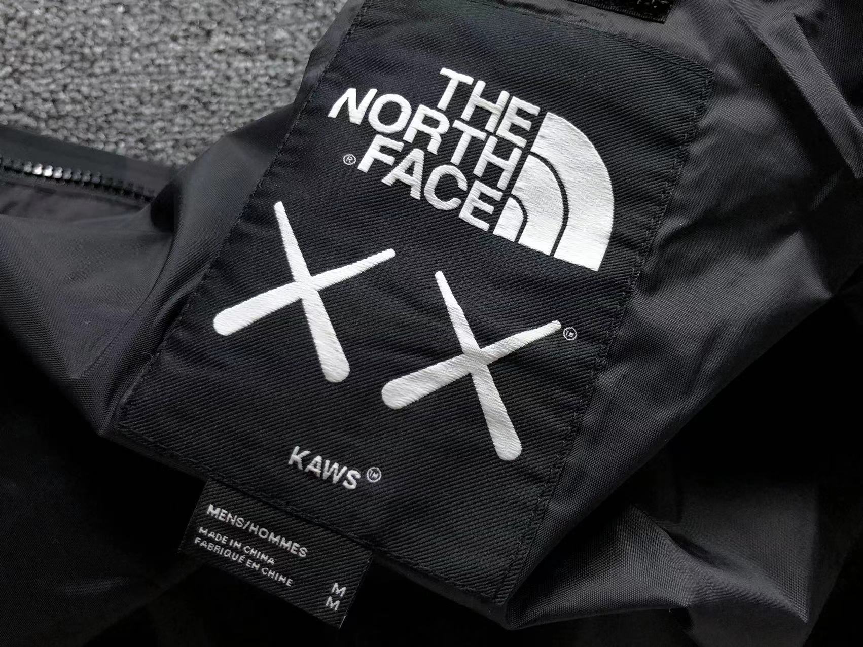 KAWS x THE NORTH FACE RETRO 1986 MOUNTAIN JACKET BLACK - Sin Sity Reps