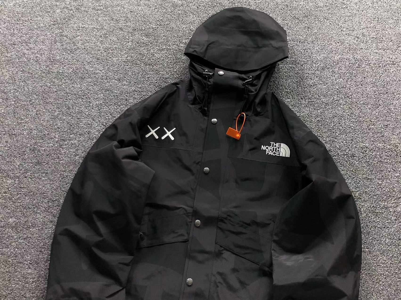 KAWS x THE NORTH FACE RETRO 1986 MOUNTAIN JACKET BLACK - Sin Sity Reps