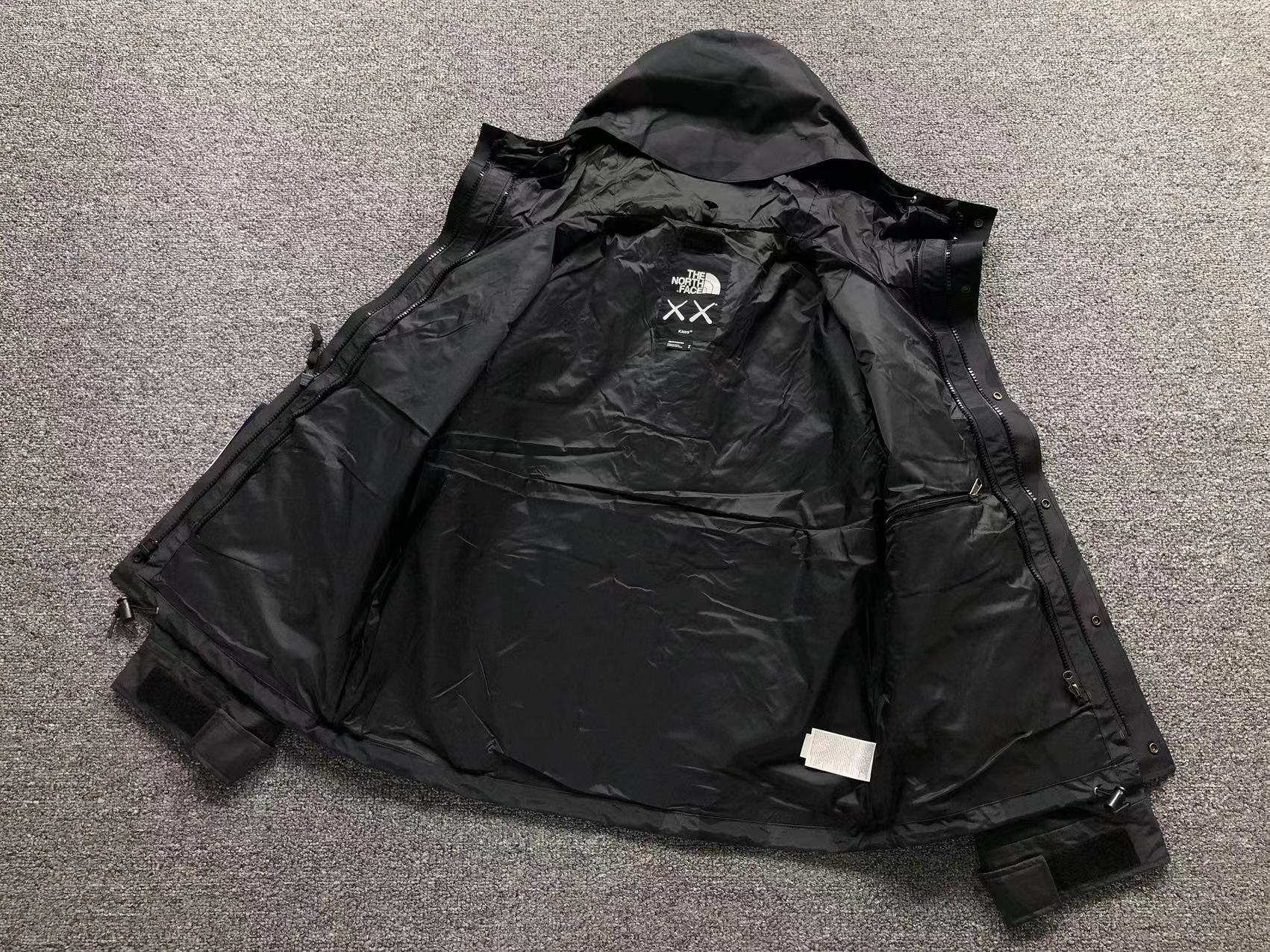 KAWS x THE NORTH FACE RETRO 1986 MOUNTAIN JACKET BLACK - Sin Sity Reps