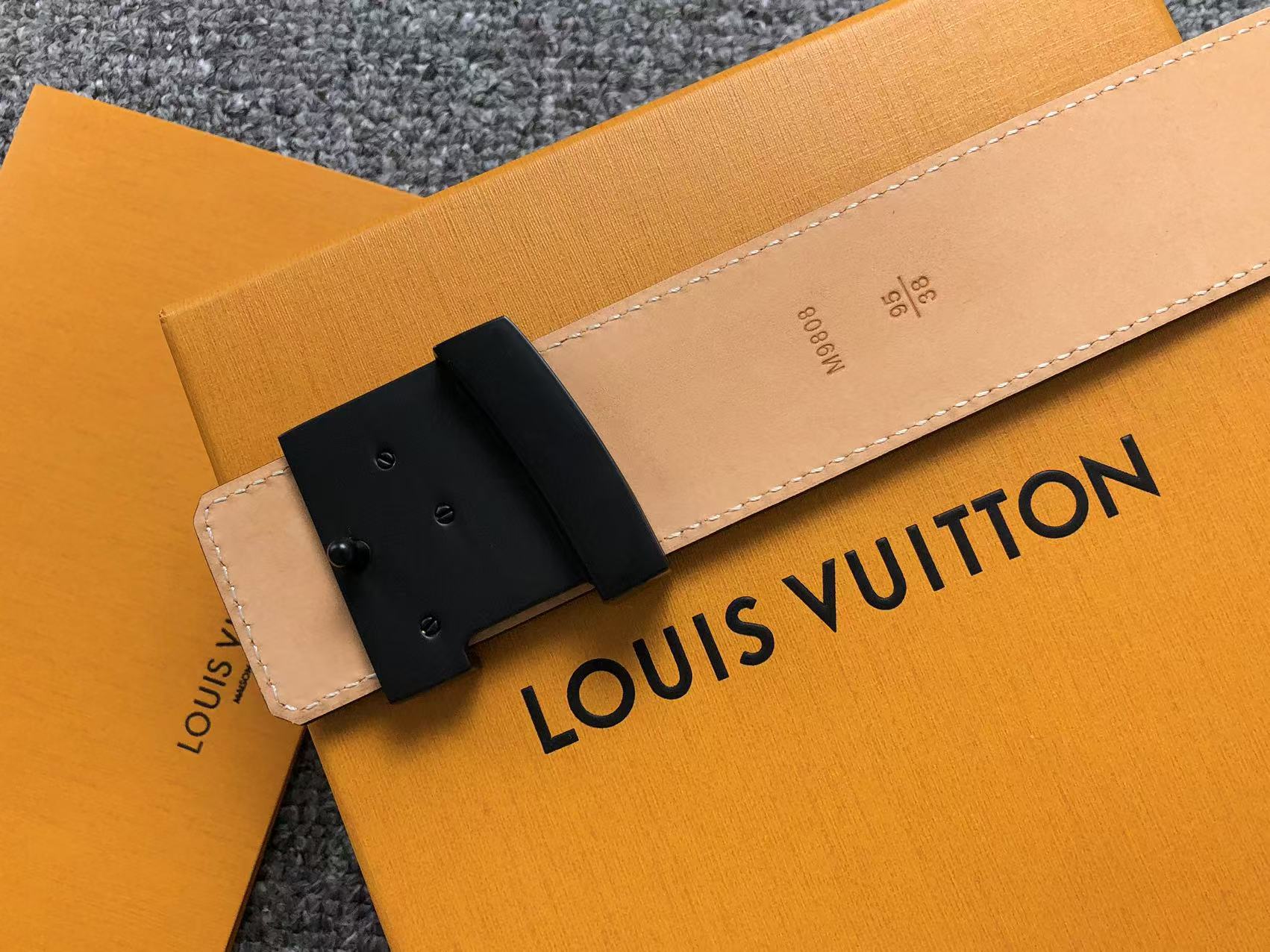 LOUIS VUITTON LV INITIALES BELT GRAPHITE BLACK - Sin Sity Reps