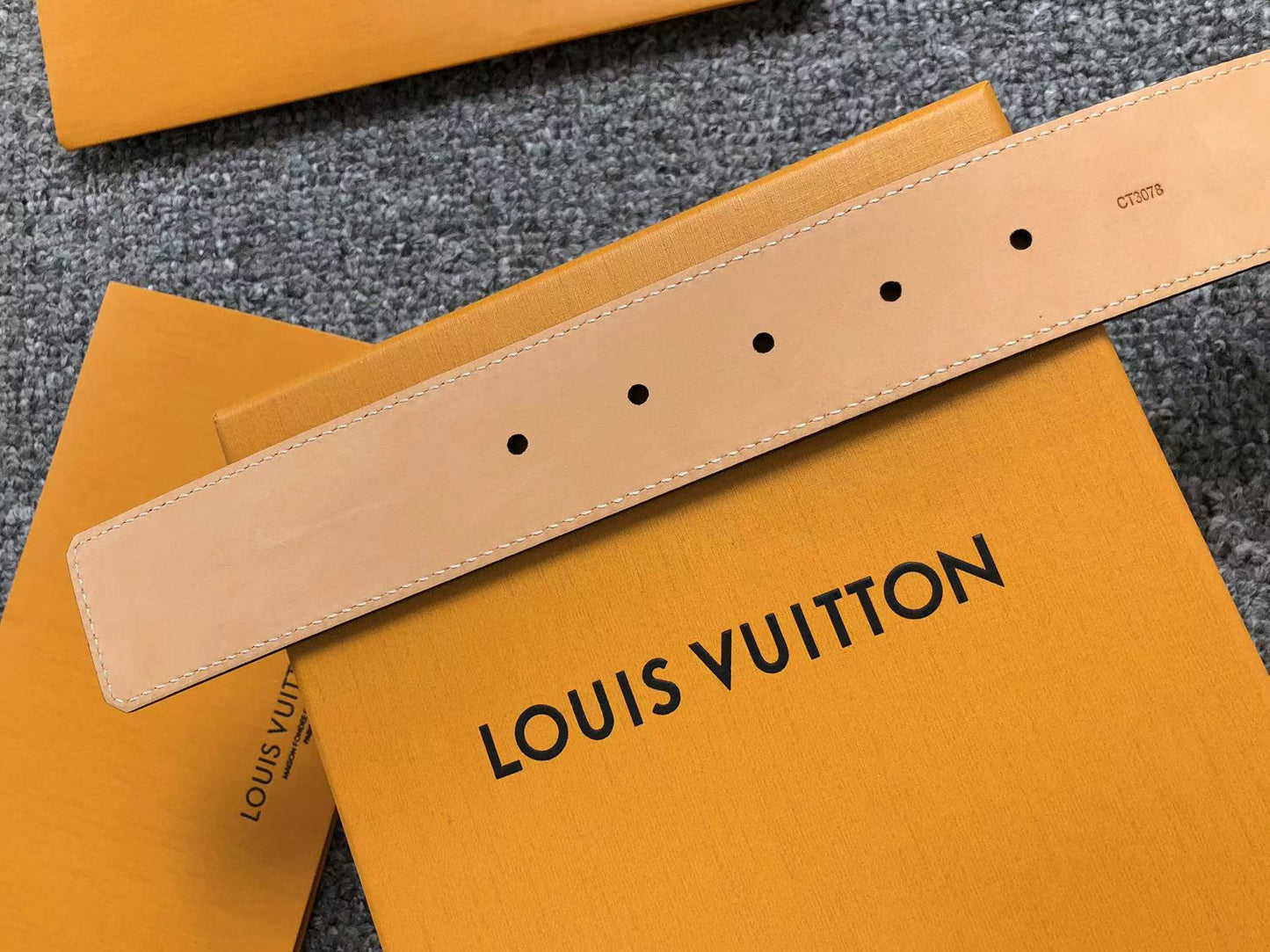 LOUIS VUITTON LV INITIALES BELT GRAPHITE BLACK - Sin Sity Reps