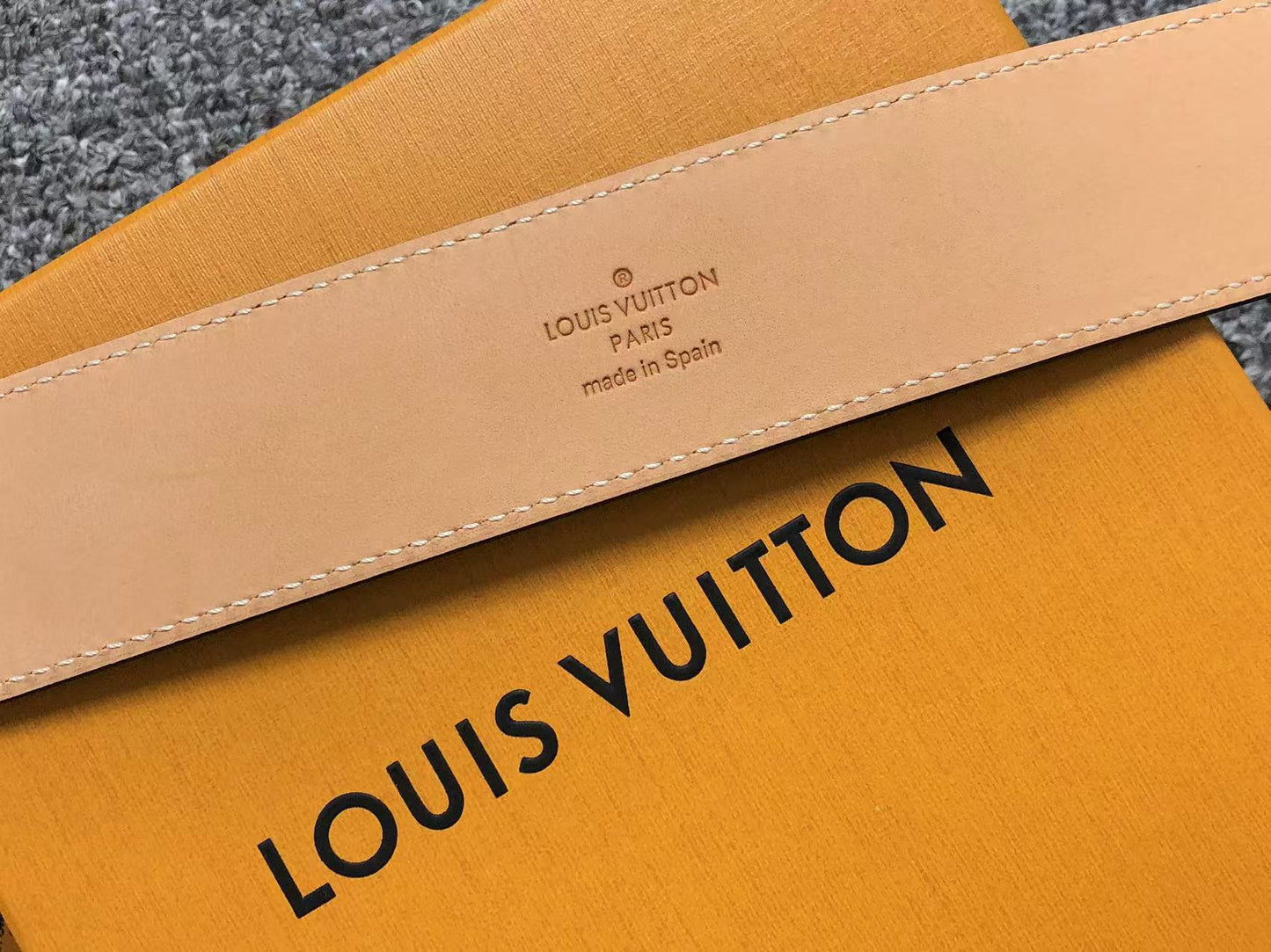 LOUIS VUITTON LV INITIALES BELT GRAPHITE BLACK - Sin Sity Reps