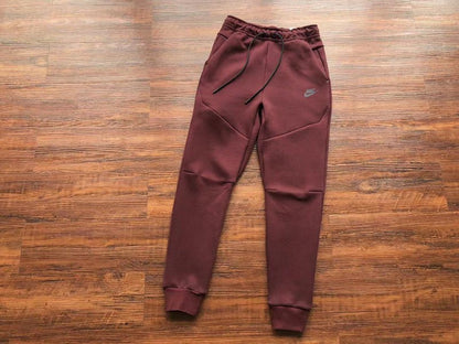 NIKE TECH FLEECE PANTS x BERRY/POMEGRANATE - Sin Sity Reps