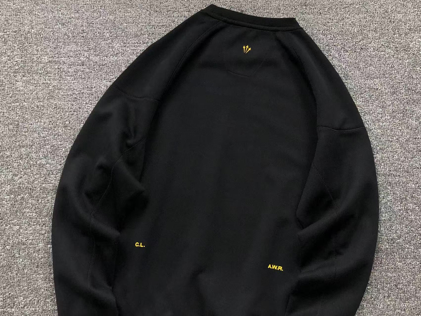 NIKE x NOCTA TECH FLEECE CREWNECK STADIUM BLACK GOLD - Sin Sity Reps