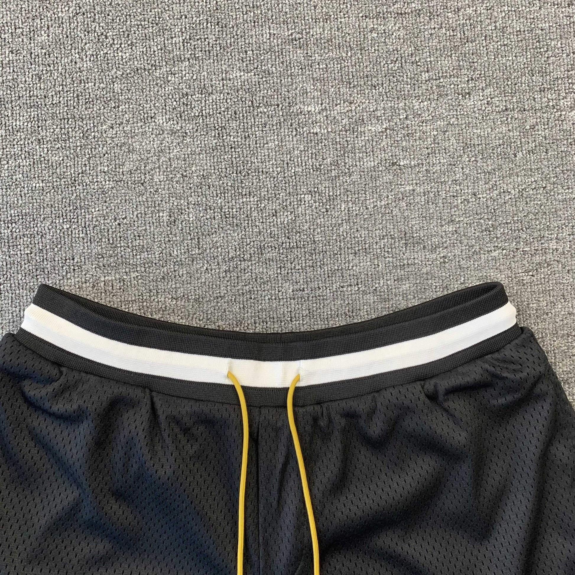 RHUDE COURT LOGO SHORTS BLACK/WHITE - Sin Sity Reps