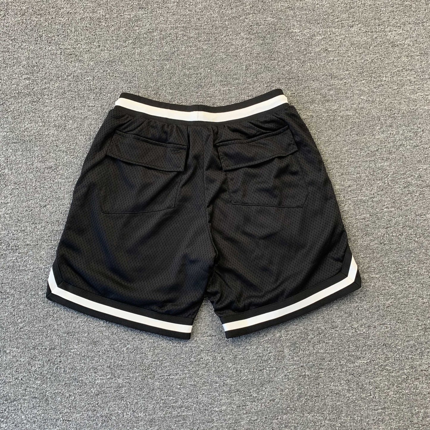 RHUDE COURT LOGO SHORTS BLACK/WHITE - Sin Sity Reps