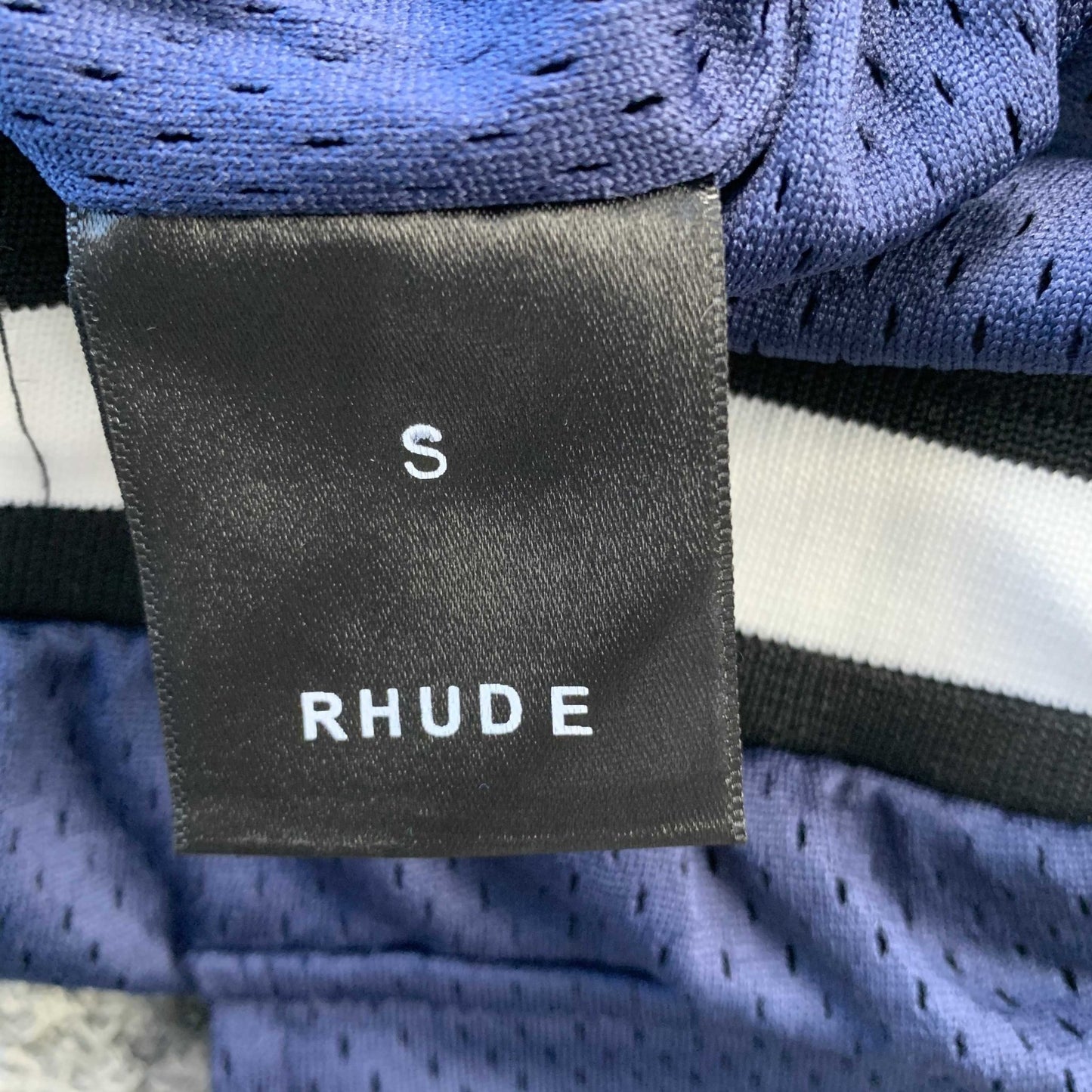 RHUDE COURT LOGO SHORTS NAVY - Sin Sity Reps