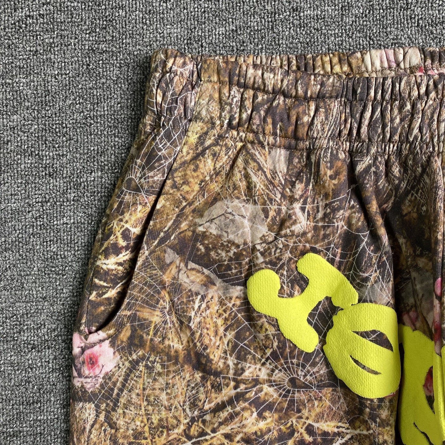 SP5DER REAL TREE OG WEB SWEATPANTS CAMO - Sin Sity Reps