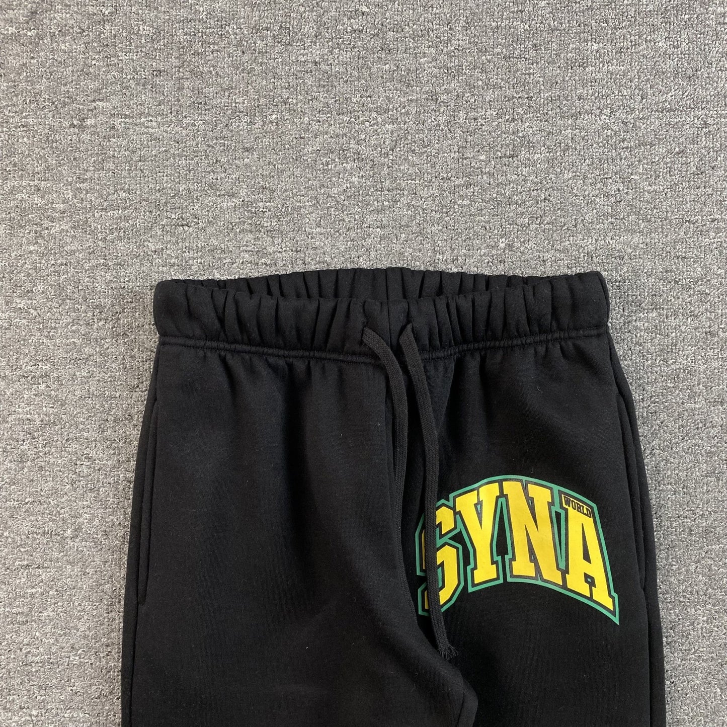 SYNA WORLD COLLEGE SWEATPANTS BLACK - Sin Sity Reps