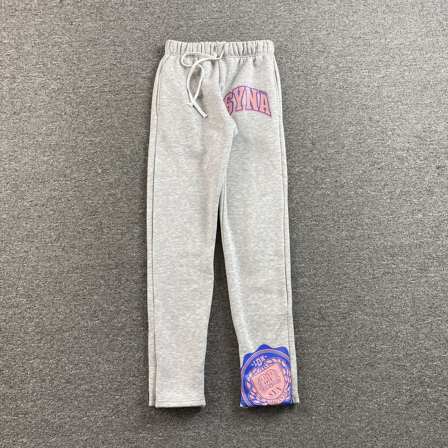 SYNA WORLD COLLEGE SWEATPANTS GREY - Sin Sity Reps