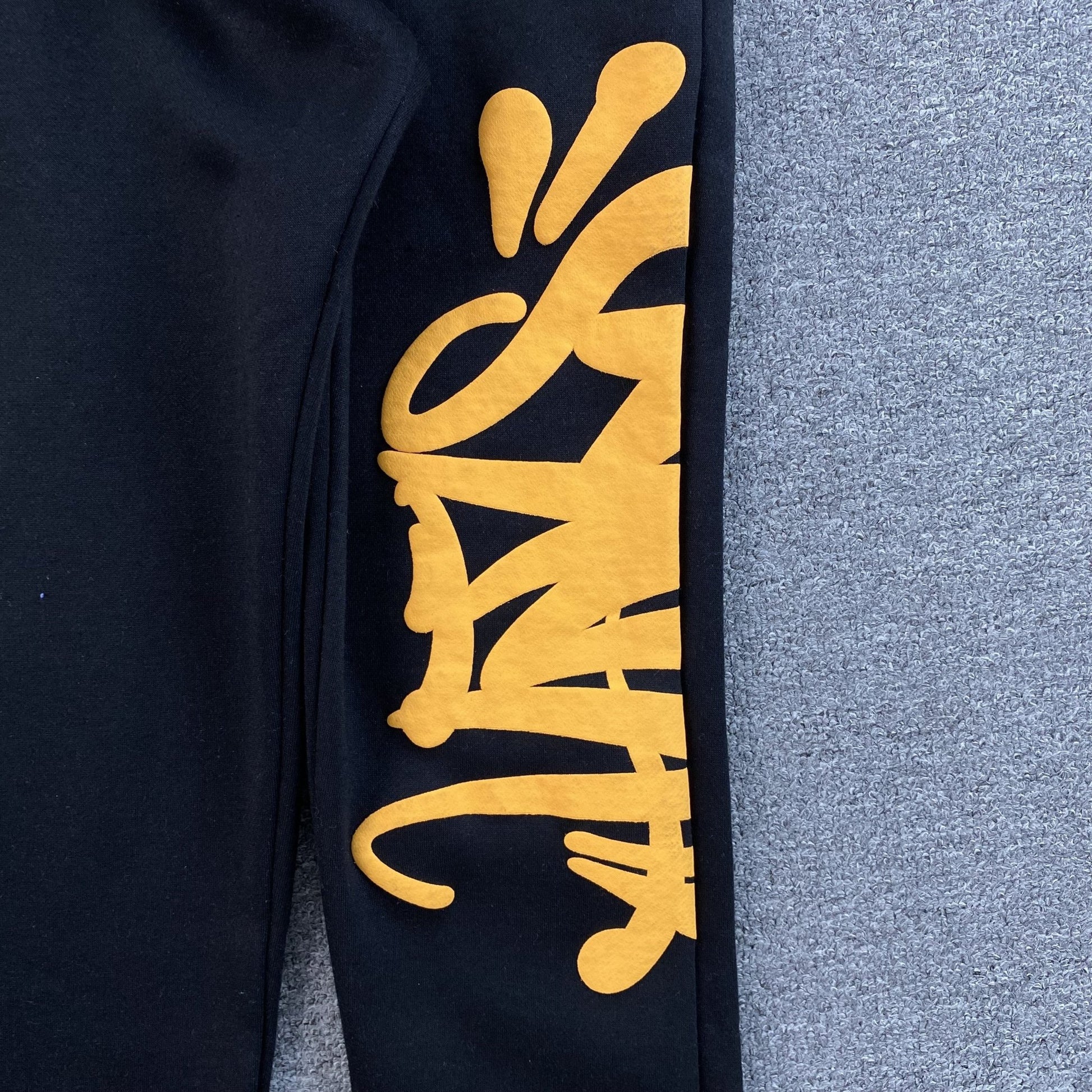 SYNA WORLD SWEATPANTS BLACK - Sin Sity Reps