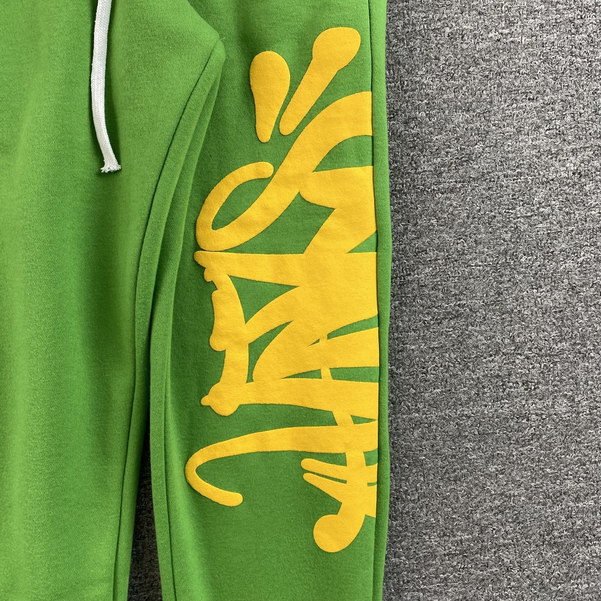 SYNA WORLD SWEATPANTS GREEN - Sin Sity Reps