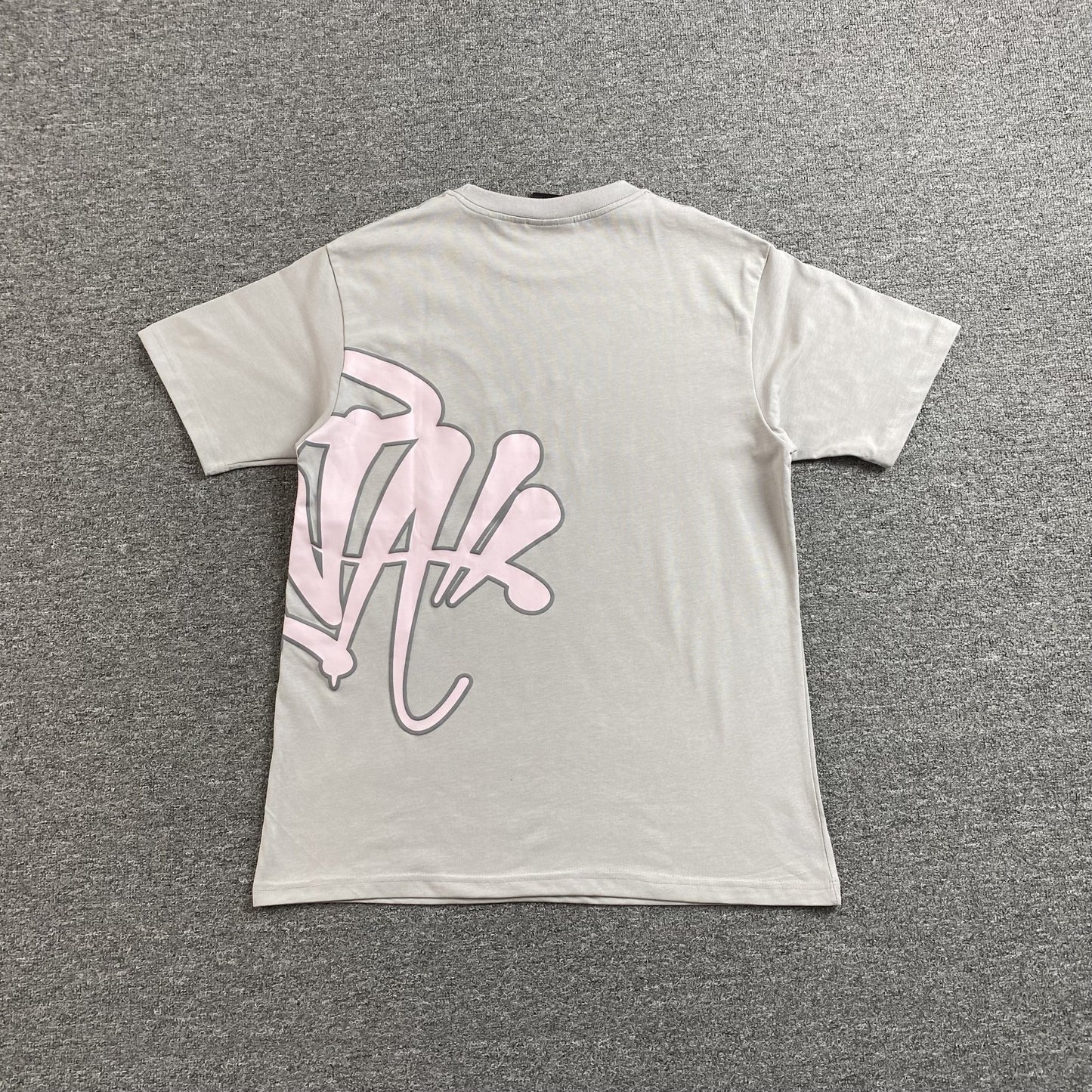 SYNA WORLD T - SHIRT GREY PINK - Sin Sity Reps